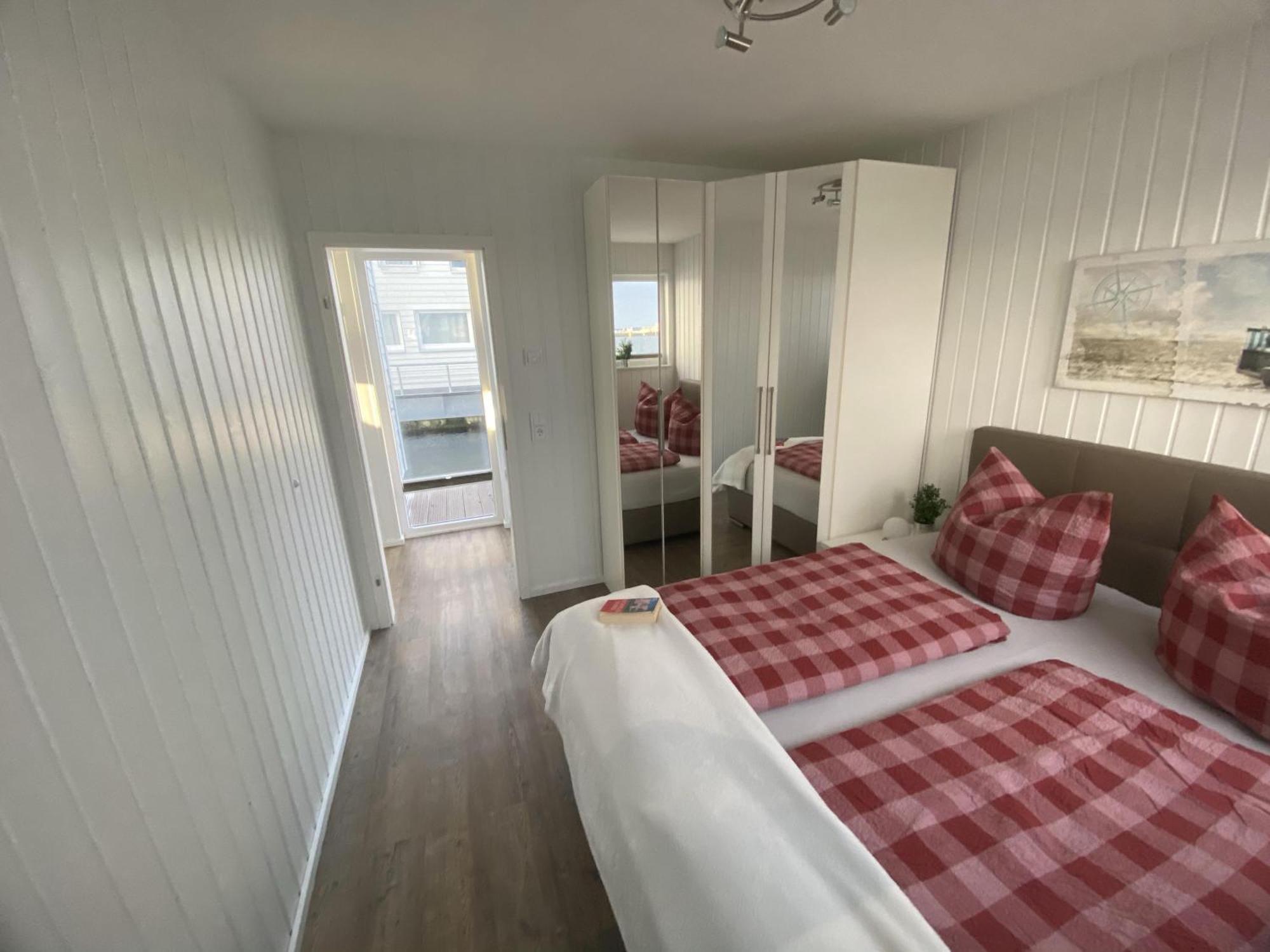 Schwimmendes Ferienhaus Antares One By Seeblick Ferien Oro, Rundum Wasser, Sauna Olpenitz Eksteriør bilde