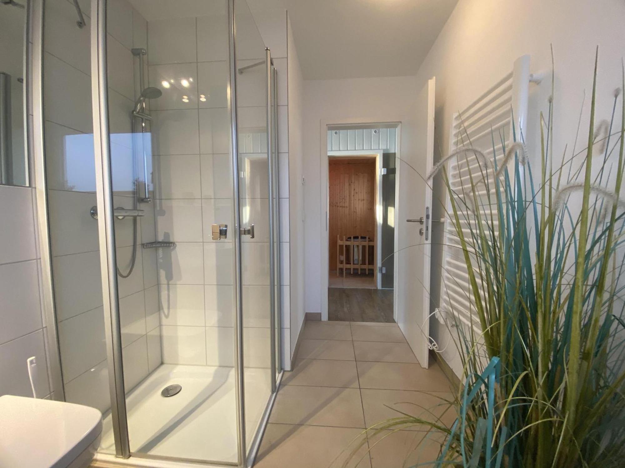 Schwimmendes Ferienhaus Antares One By Seeblick Ferien Oro, Rundum Wasser, Sauna Olpenitz Eksteriør bilde