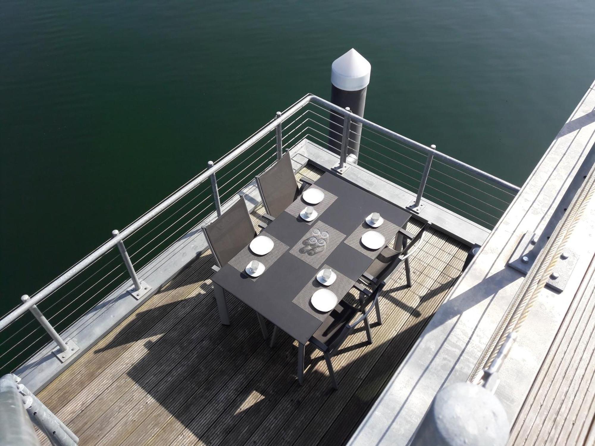 Schwimmendes Ferienhaus Antares One By Seeblick Ferien Oro, Rundum Wasser, Sauna Olpenitz Eksteriør bilde