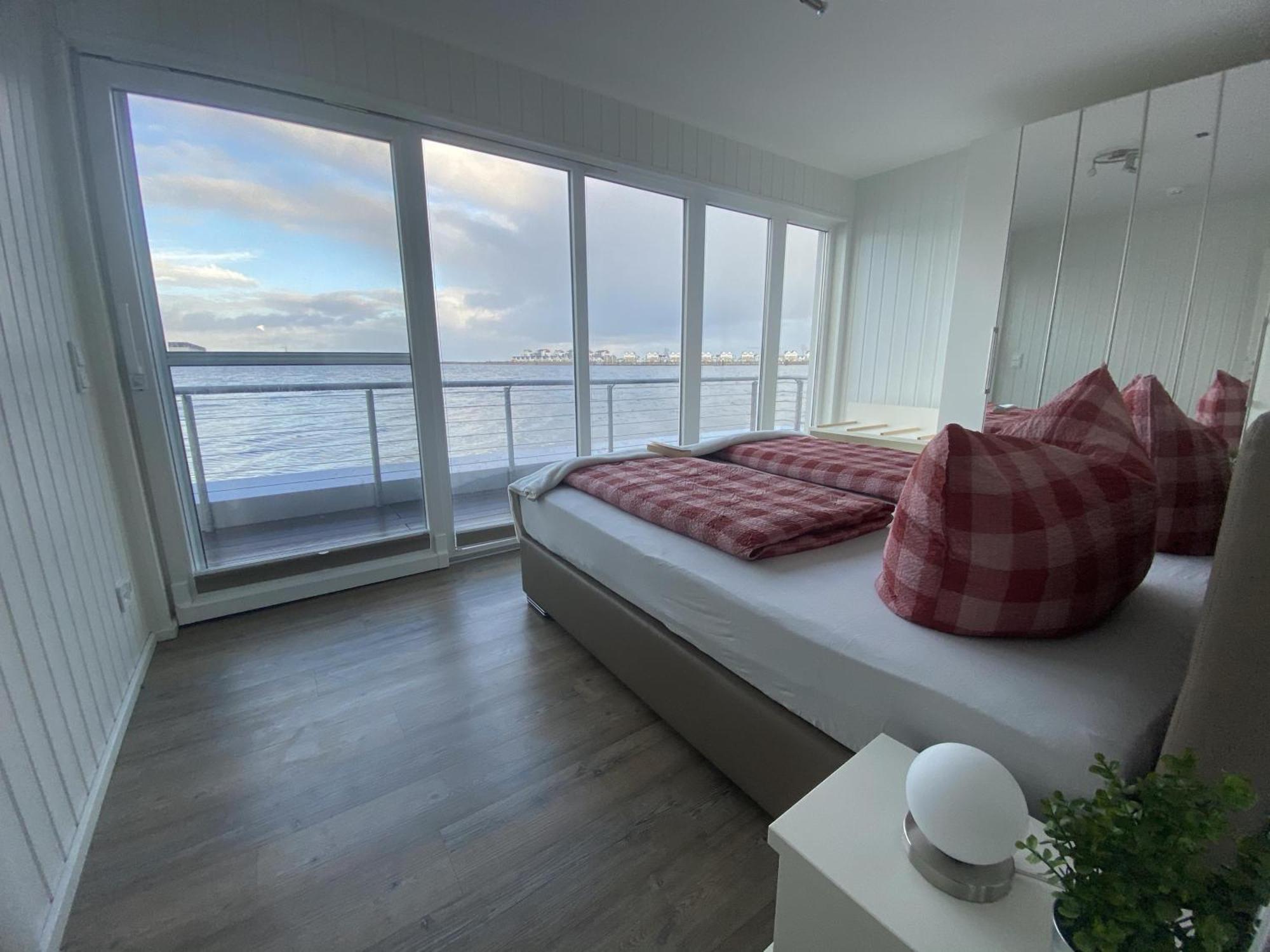 Schwimmendes Ferienhaus Antares One By Seeblick Ferien Oro, Rundum Wasser, Sauna Olpenitz Eksteriør bilde
