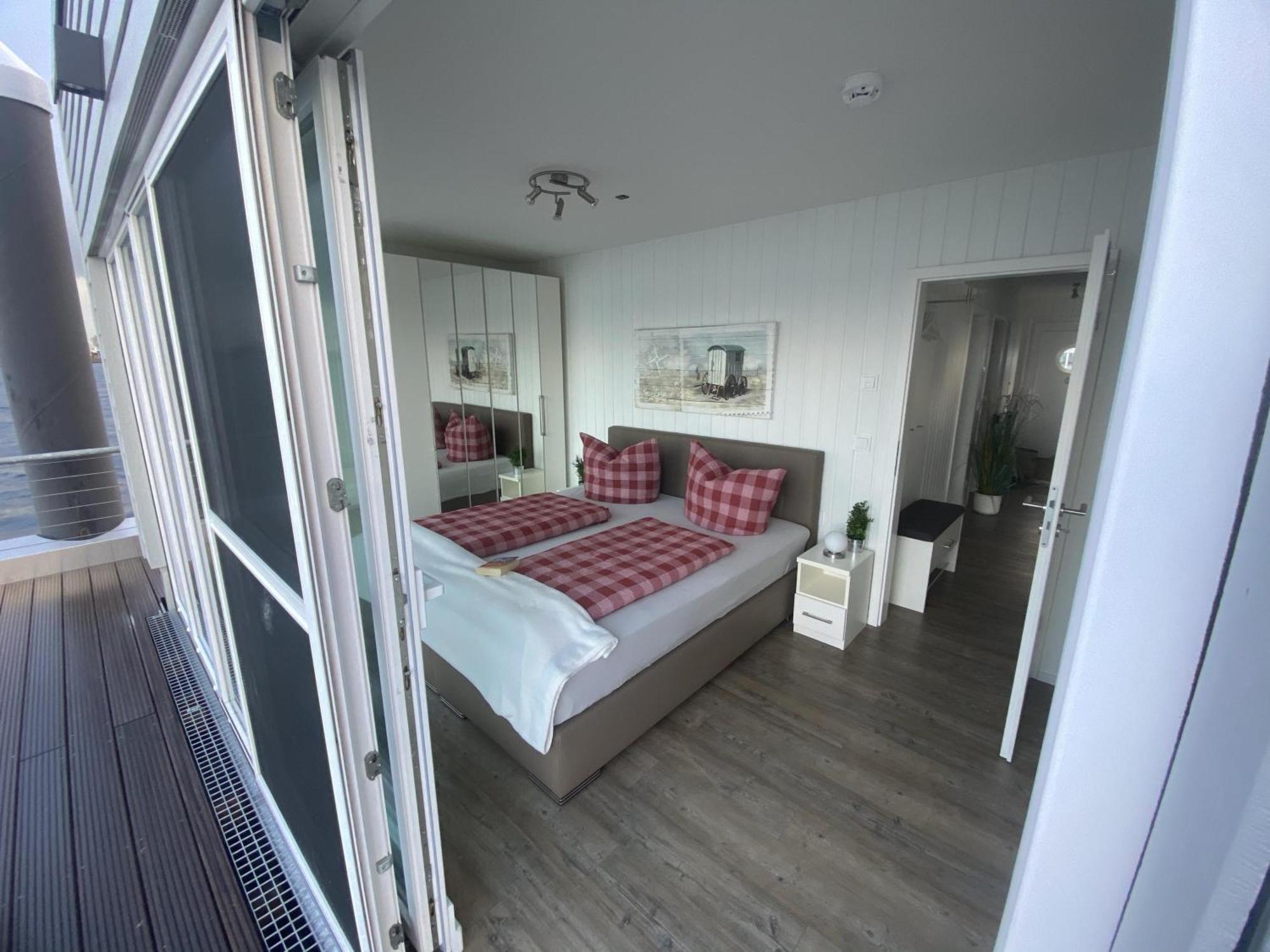 Schwimmendes Ferienhaus Antares One By Seeblick Ferien Oro, Rundum Wasser, Sauna Olpenitz Eksteriør bilde
